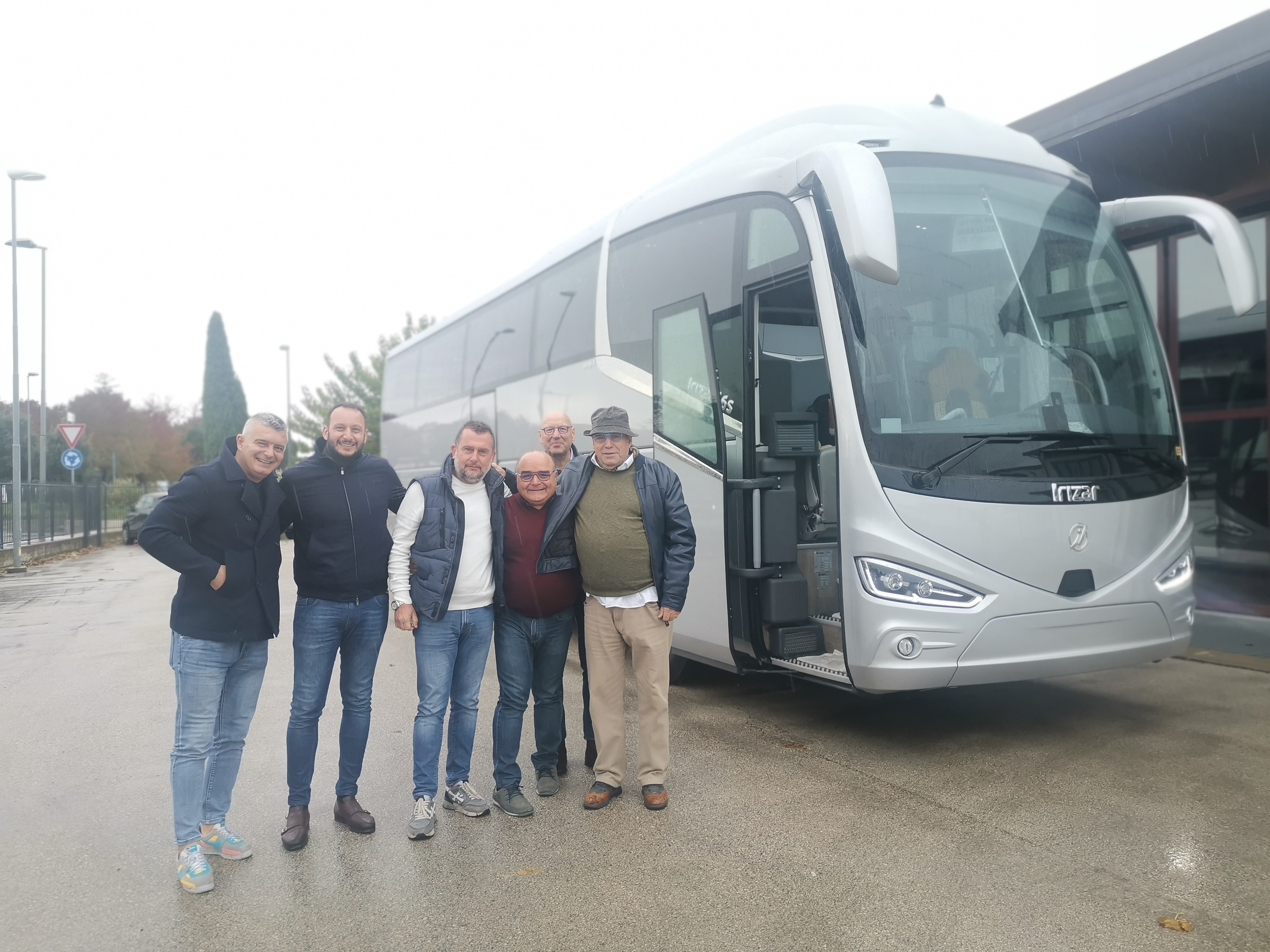 CONSEGNA ALLA CRYSTAL COACH AND LIMOUSINE